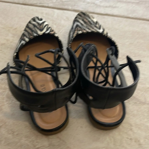 Rampage lace up pointy toe flats - Picture 3 of 5